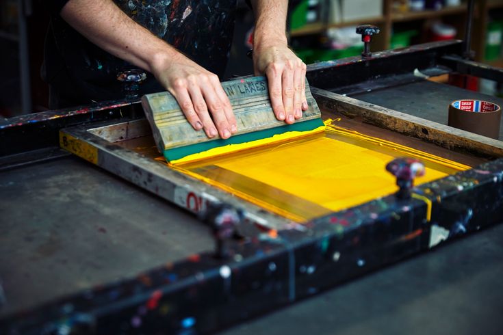 Proses manual screen printing